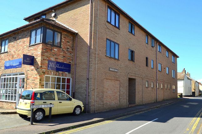 Flat to rent in Russell Street, St. Neots