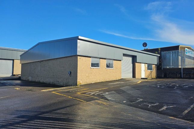 Warehouse to let in Artillery Road, Yeovil