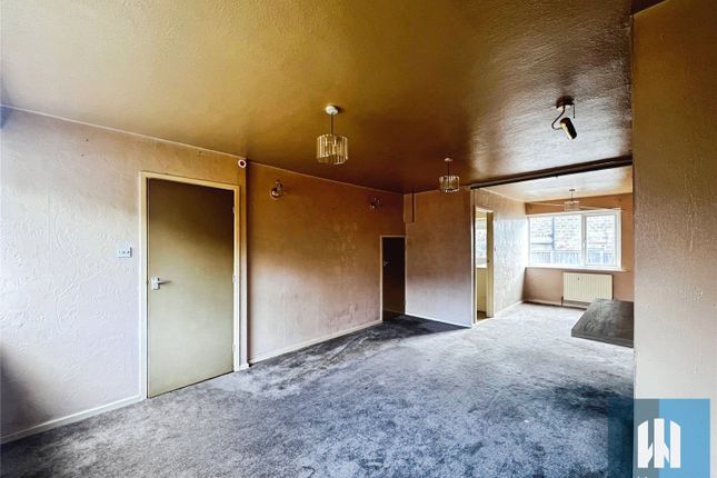 8, Daleside Avenue, Holmfirth photo 2