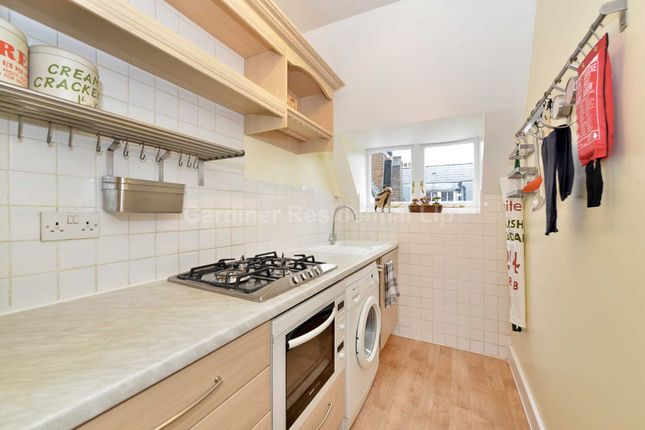 Flat for sale in North Common Road, Ealing, London