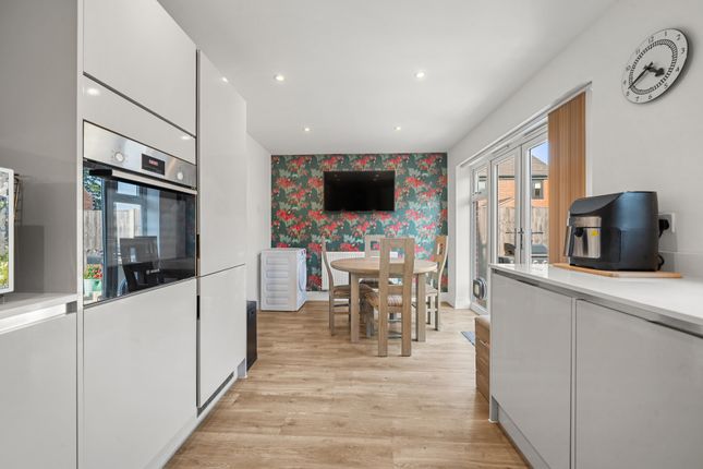 36, Garrett Crescent, Chertsey photo 4