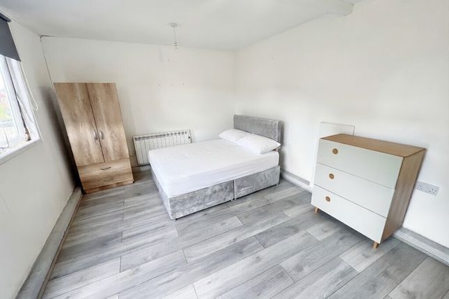 18, Norbury Hill, London photo 4