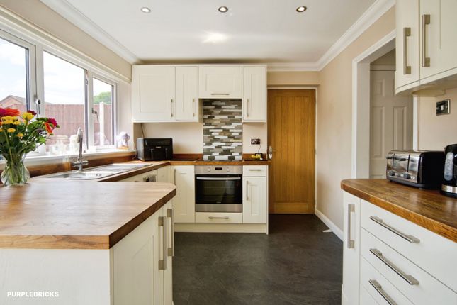12, Cornell Way, Romford photo 4