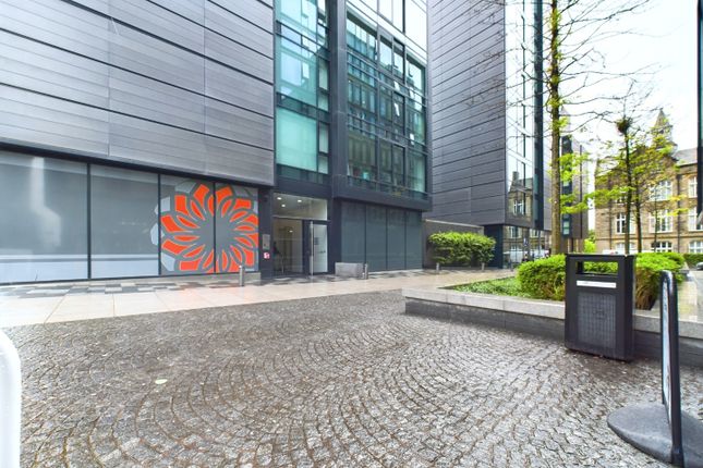 Thumbnail Flat for sale in Simpson Loan, Quartermile, Edinburgh