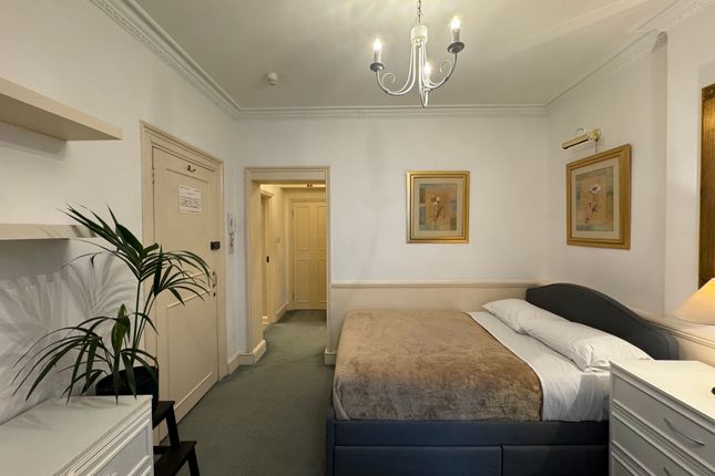 Studio flat on 7, CRAVEN HILL GARDENS, LONDON, £1,750/mo