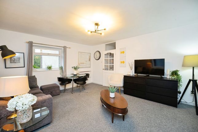 72, Queenshill Avenue, Leeds photo 3
