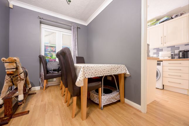 2, Blenheim Way, Kettering photo 4