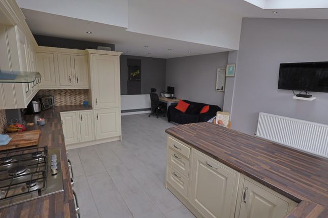 90, Overslade Crescent, Coventry photo 3