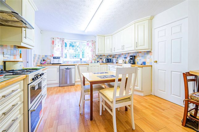 39, Wallace Drive, Eaton Bray photo 4