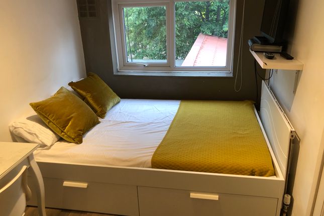 Thumbnail Room to rent in Colney Hatch Lane, London