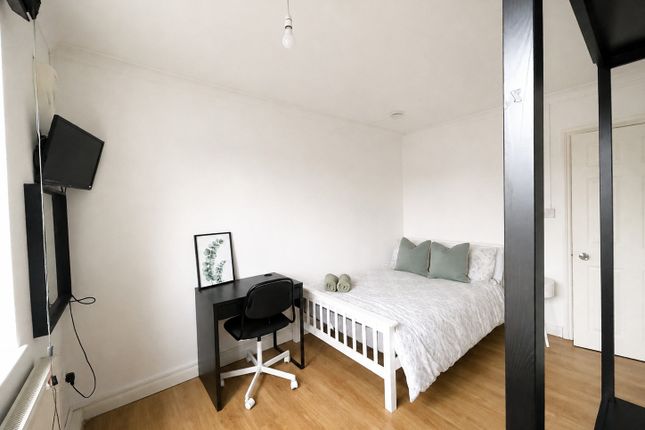 42, Grundy Street, Canary Wharf photo 2
