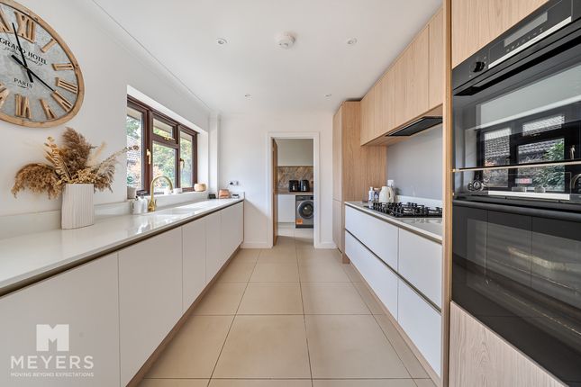 2, Brackendale Court, Wimborne photo 2