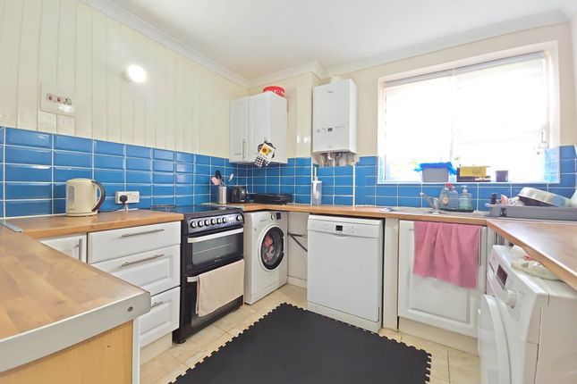 25, Malvern Court, Reading photo 3
