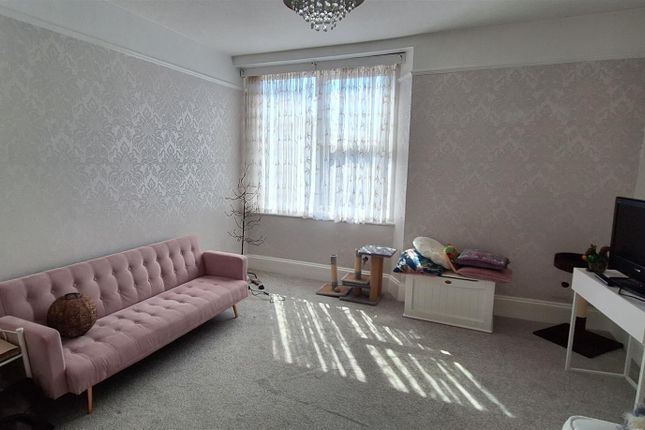 Flat 3, 5, The Riviera, Paignton photo 3