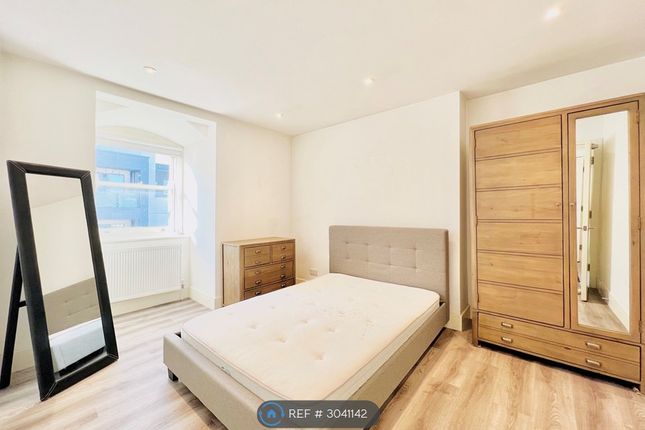 Flat, A Sidney Road, London photo 3