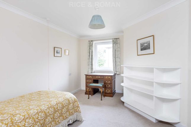 Flat for sale in Gibson Court, Hinchley Wood