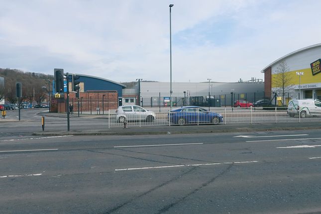 Commercial property to let in Penistone Road, Sheffield, South Yorkshire