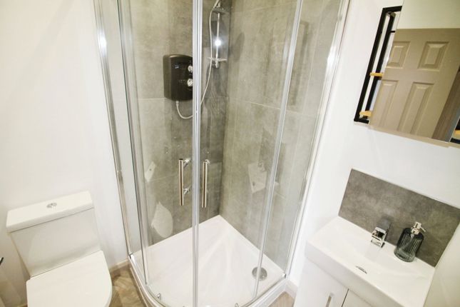 Room 3, 17, St. Anns Avenue, West Yorkshire photo 4