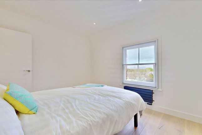 Flat for sale in Archway Road, Highgate