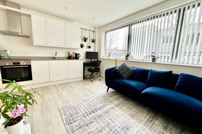 1-bed flat on Flat 11, Maiden House, Vanwall Road, Maidenhead, £210,000