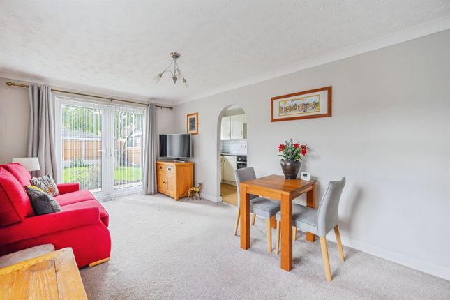 8, Strathaven Court, Derby photo 4