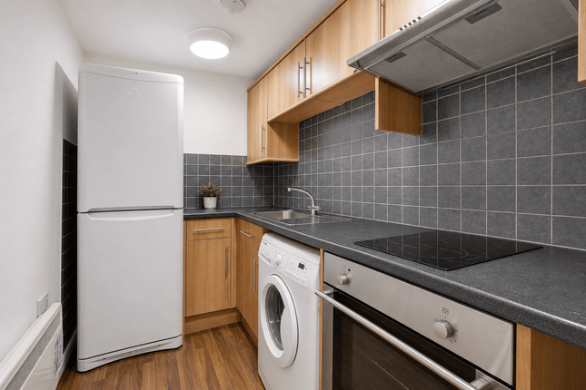 Flat 6, Tomlin House, Orchard Street, Canterbury photo 4