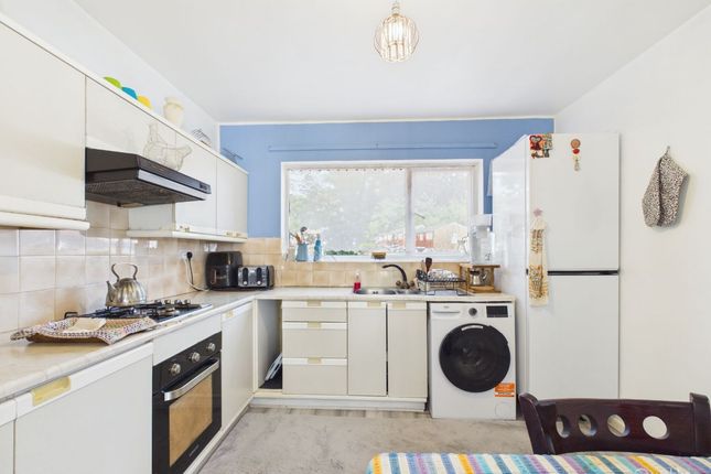 95 The Lindens, Croydon photo 3
