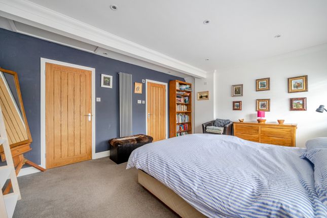 14, Boundstone Road, Farnham photo 5