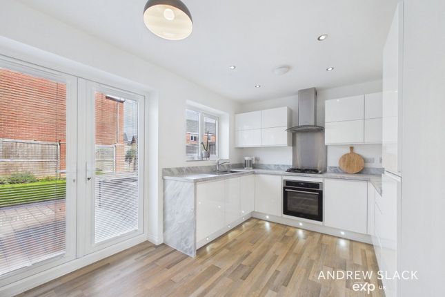 37, Red Fox Avenue, Sutton in Ashfield photo 2