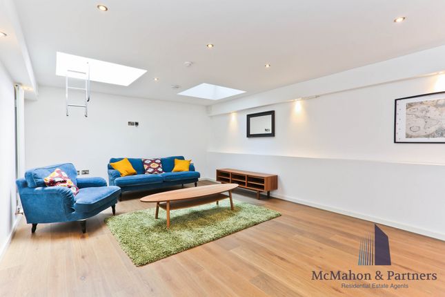 Town house to rent in Comet Street, London
