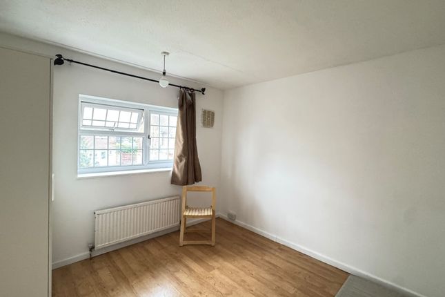 22, Bondfield Avenue, Hayes photo 4
