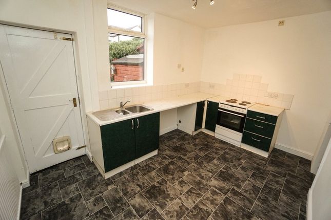 46, Dickinson Street West, Bolton photo 3