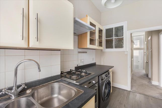TFF, Flat 3, 21, Barons Court Road, London photo 4