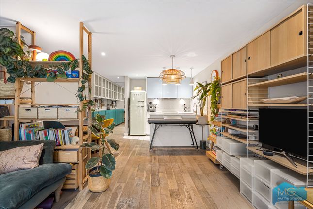 Flat 17, Blue Court, 6, Sherborne Street, London photo 4