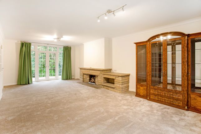 19, Church Meadow, Surbiton photo 2