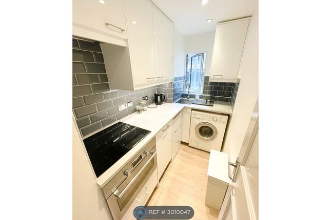 Flat, Paramount Court University Street, London photo 5