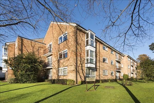 Flat to rent in Randall Court, Page Street, Mill Hill