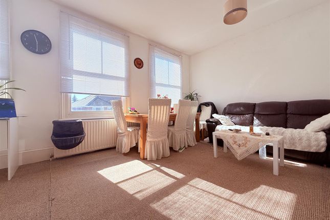 31, Woodthorpe Road, Ashford photo 2