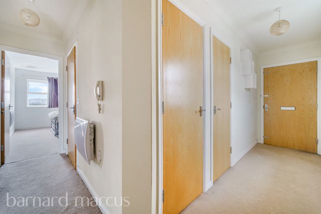 44, International Way, Sunbury-On-Thames photo 2
