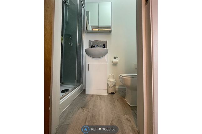 Flat, London photo 4