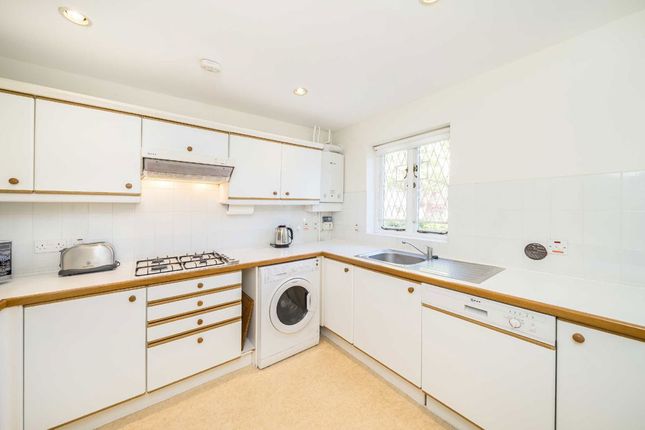 6, Woodlawn Close, London photo 3