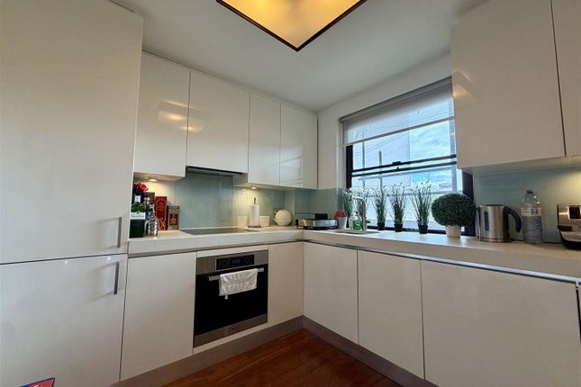 12 Cameret Court, Lorne Gardens, London photo 2