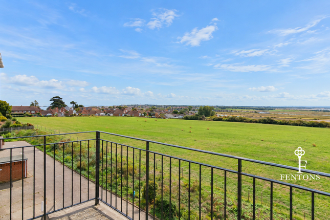 17 Naze Court, Old Hall Lane, Walton-on-the-Naze photo 3