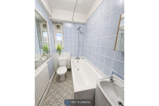 Trafalgar House, Bronti Close, London photo 3