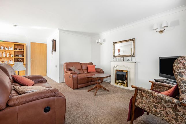 Flat 1, Riverside Court, North Chingford photo 3
