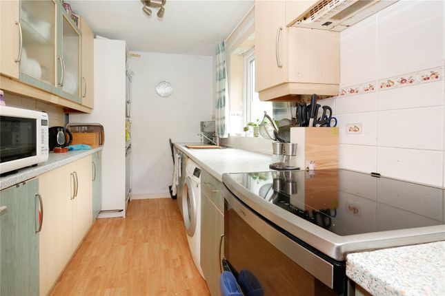 77, Hoyle Court Avenue, Shipley photo 3