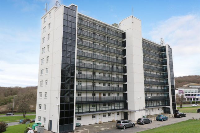 Clayton Court Leeds West Park Ls16 3 Bedroom Flat For