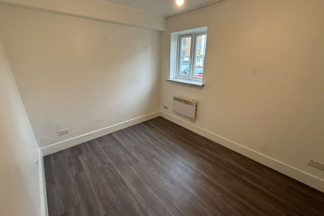 73 Tennyson Close, Enfield photo 3