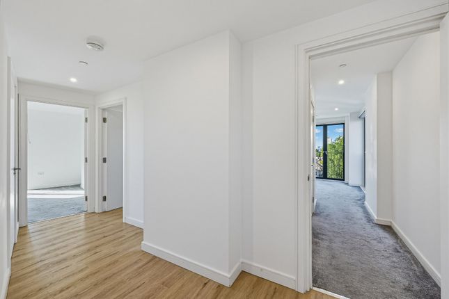Flat 30, 200, Plaistow Road, London photo 3