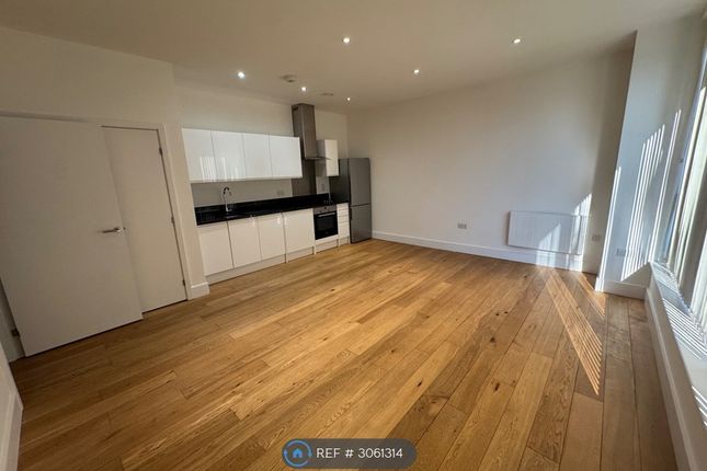 Flat, Cornwall House High Street, Slough photo 2